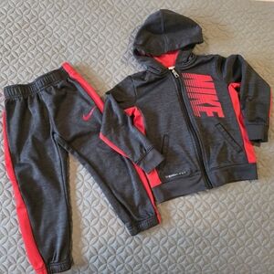 Nike Kids Toddler Therma Fit Charcoal and Red Full Zip Hoodie Jogger Set, Boys 4
